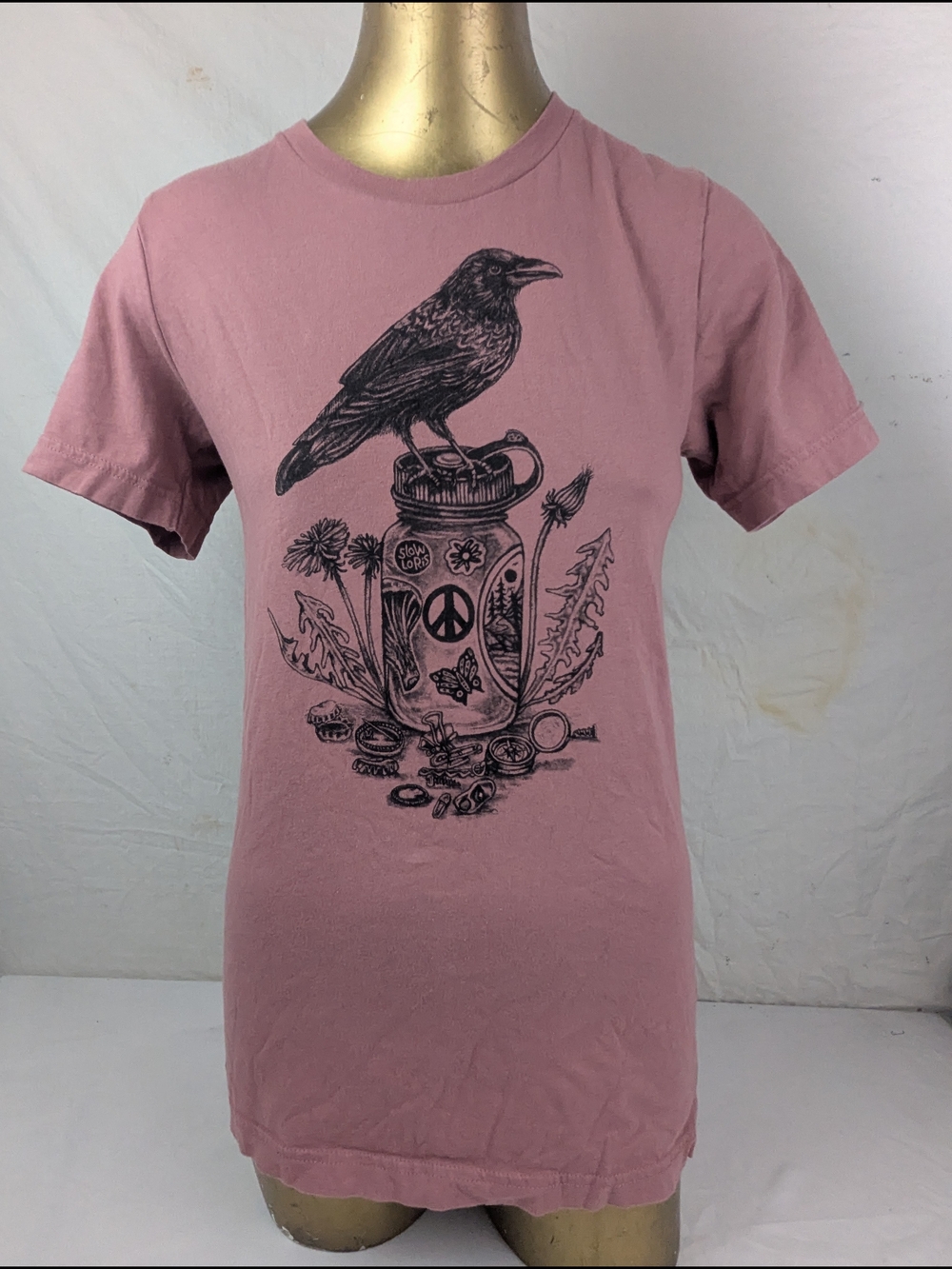 Slow Loris Mauve Graphic Tee with Raven On A Preserves Jar Illustration Small